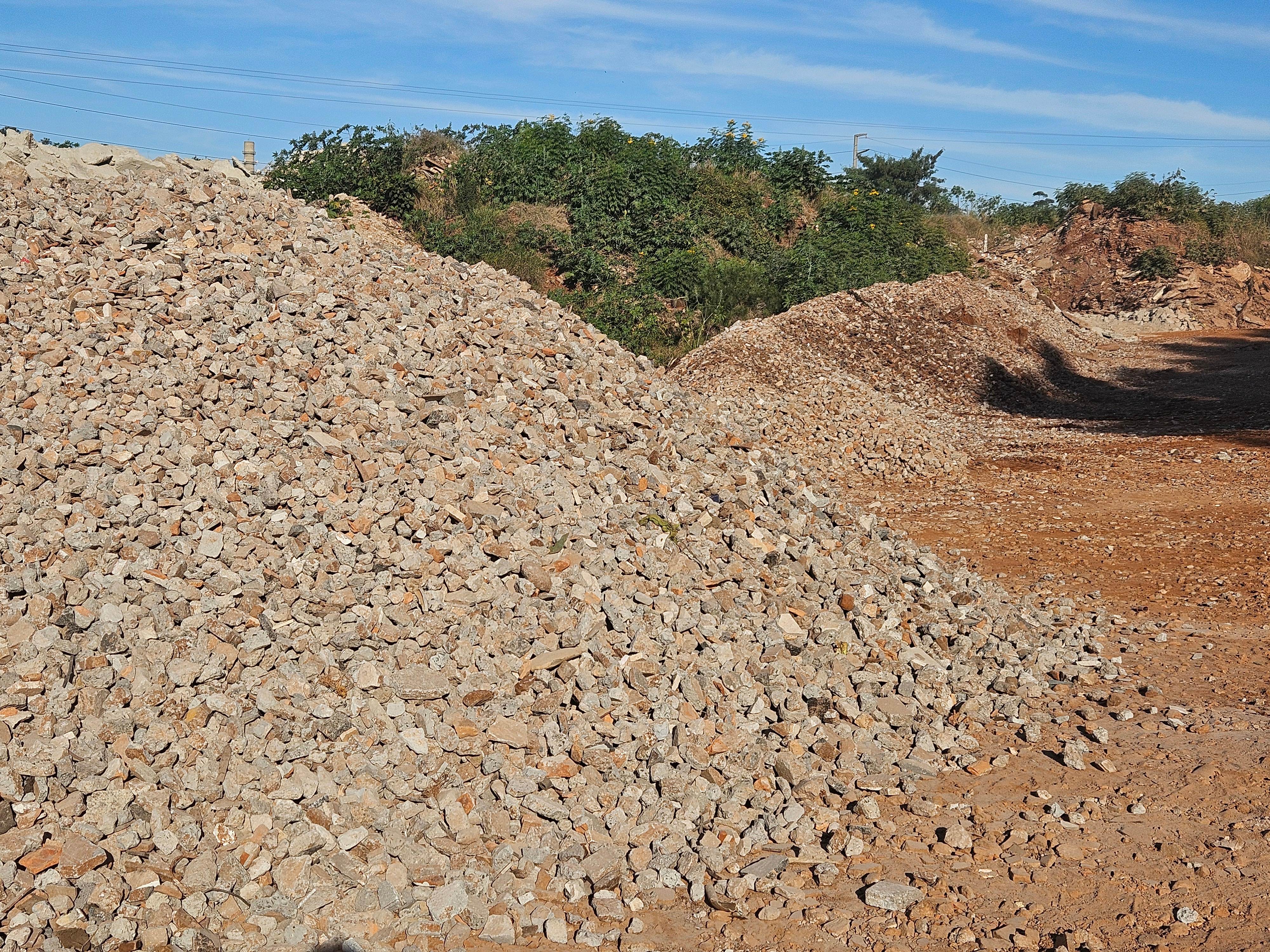 Pilhas de agregados reciclados